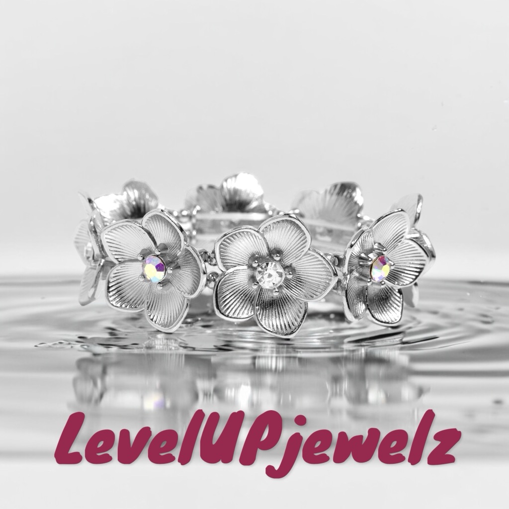 General Grandeur - White Bracelet